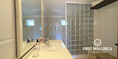 Real Estates picture 15 Ref. R22803