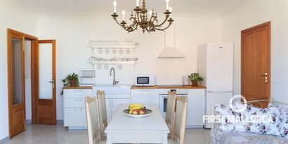 Real Estates picture 3 Ref. 76916