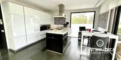 Inmobiliaria picture 8 Ref. Nº. R24983