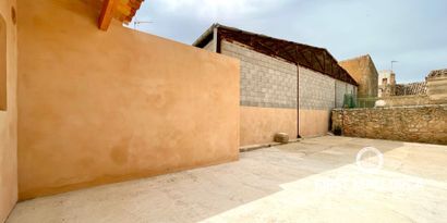 Real Estates picture 4 Ref. R25226