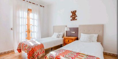 Real Estates picture 9 Ref. R25247