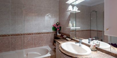 Real Estates picture 10 Ref. 78938