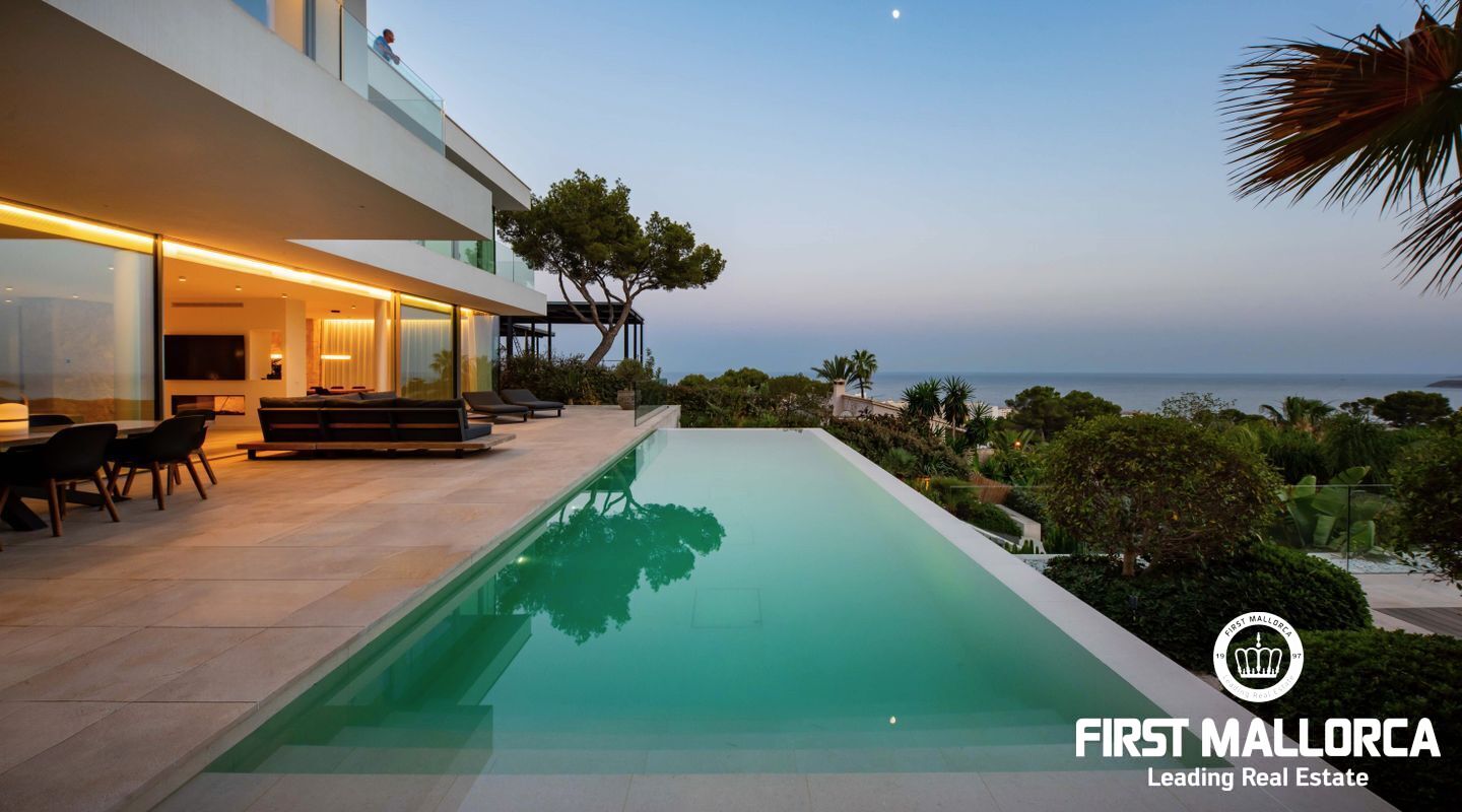 EXKLUSIV bei FIRST MALLORCA   Fantastische Meerblick Villa in ...