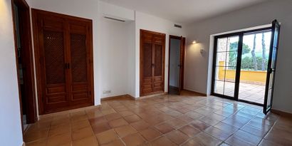 Real Estates picture 1 Ref. 82928