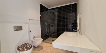 Real Estates picture 12 Ref. R13872