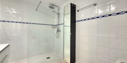 Real Estates picture 17 Ref. R2582