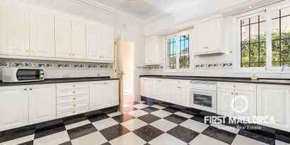 Real Estates picture 8 Ref. R11597