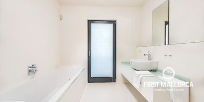 Real Estates picture 13 Ref. R6679